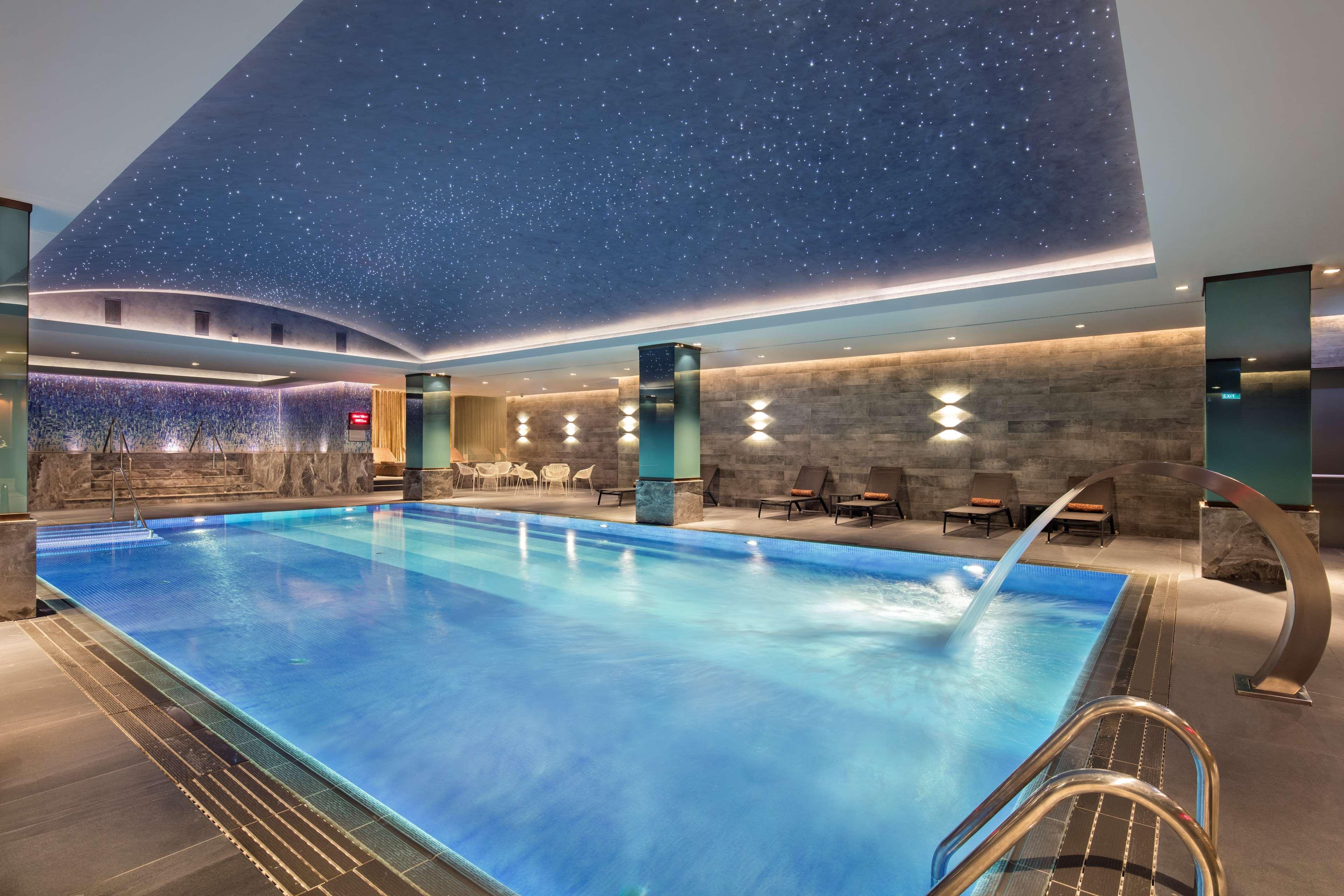 Doubletree By Hilton Skopje Hotel Bagian luar foto The pool at the hotel