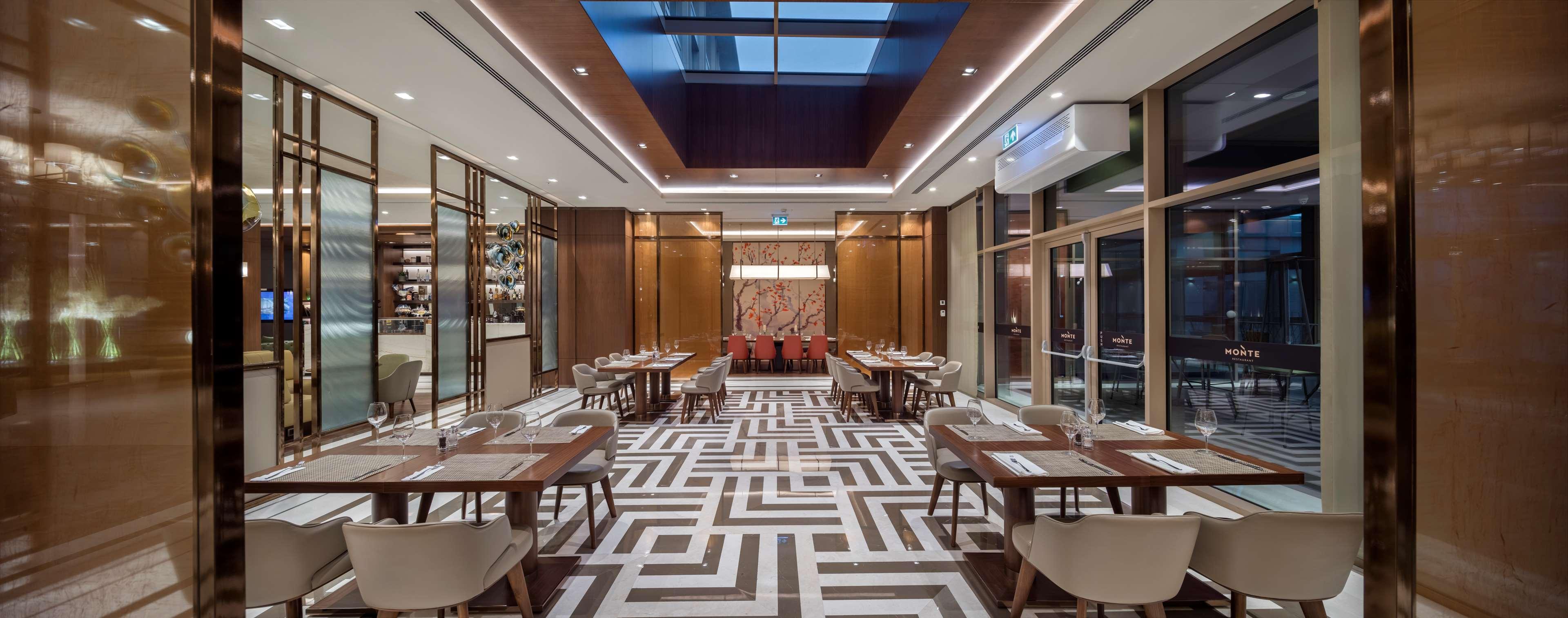 Doubletree By Hilton Skopje Hotel Bagian luar foto The restaurant