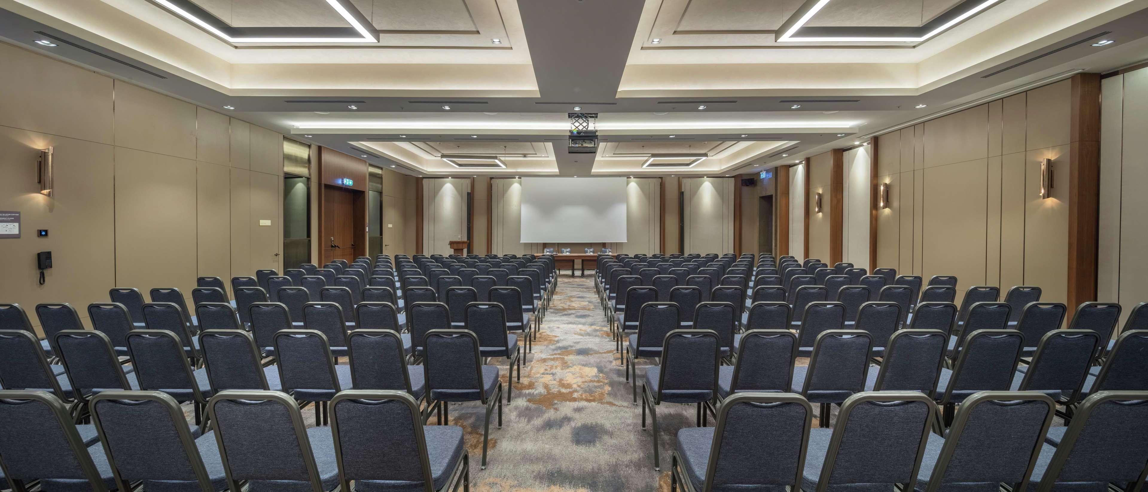 Doubletree By Hilton Skopje Hotel Bagian luar foto The ballroom