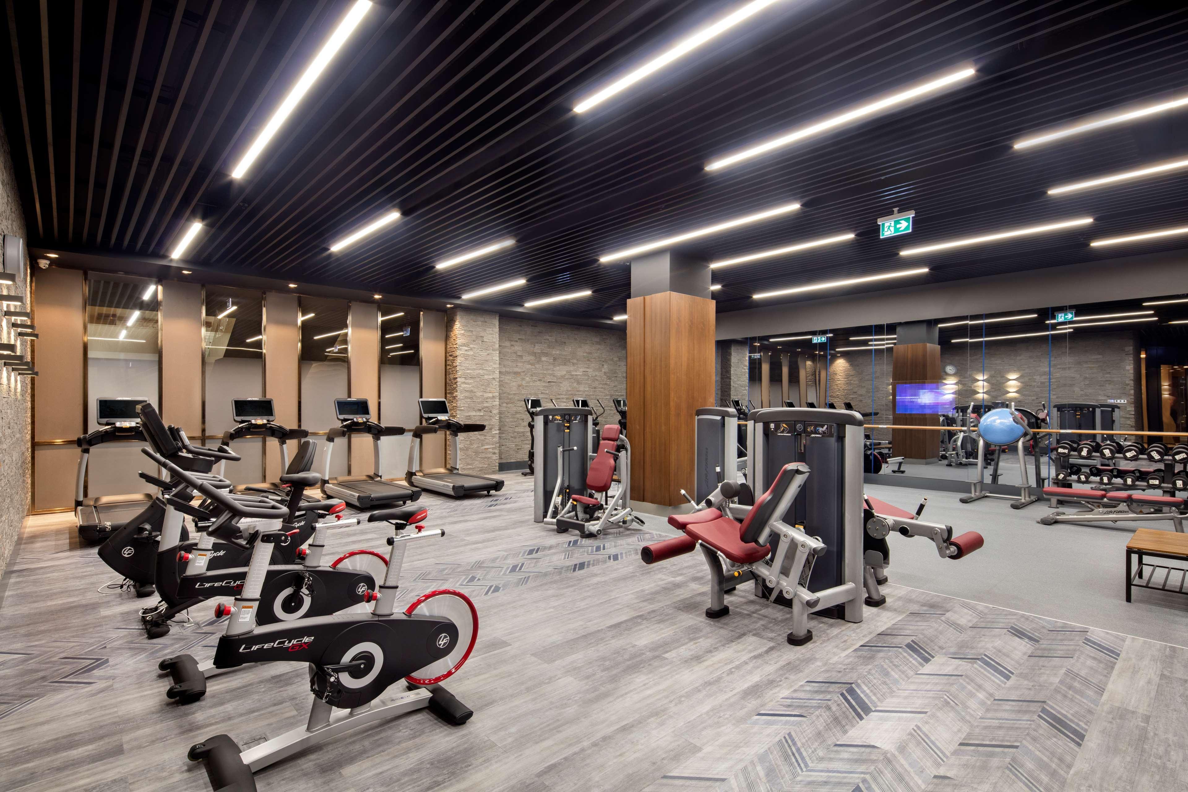 Doubletree By Hilton Skopje Hotel Bagian luar foto The gym at the hotel