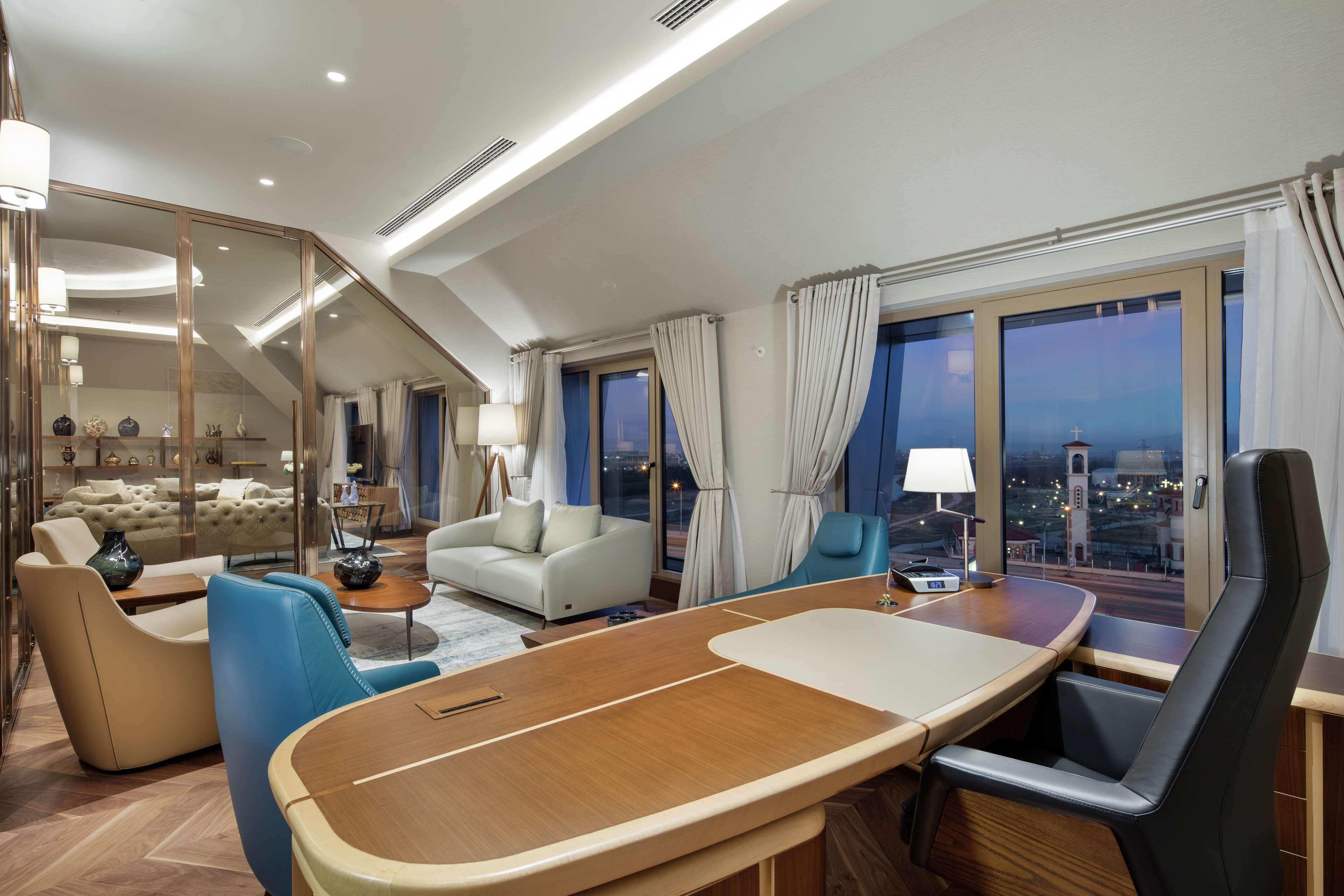 Doubletree By Hilton Skopje Hotel Bagian luar foto The interior of the presidential suite
