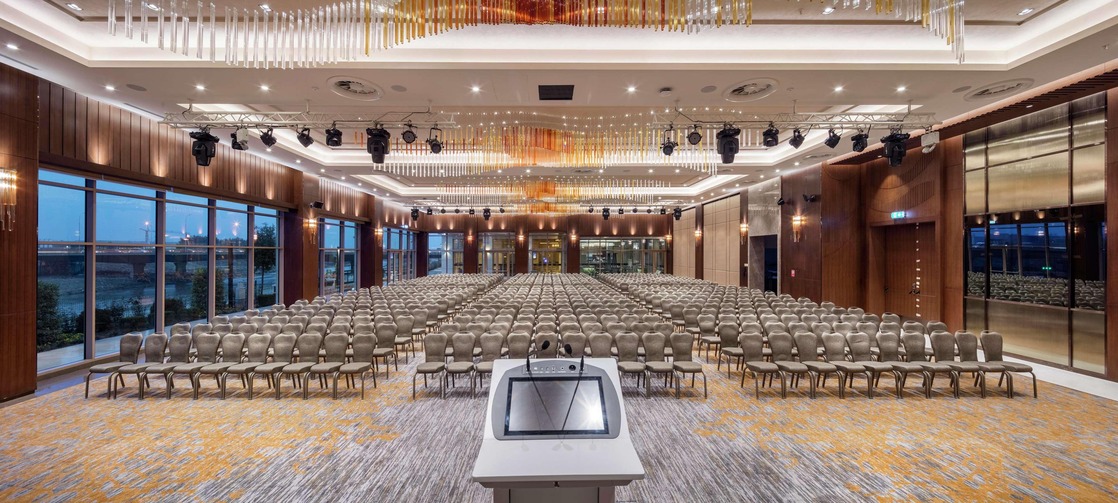 Doubletree By Hilton Skopje Hotel Bagian luar foto The Grand Ballroom