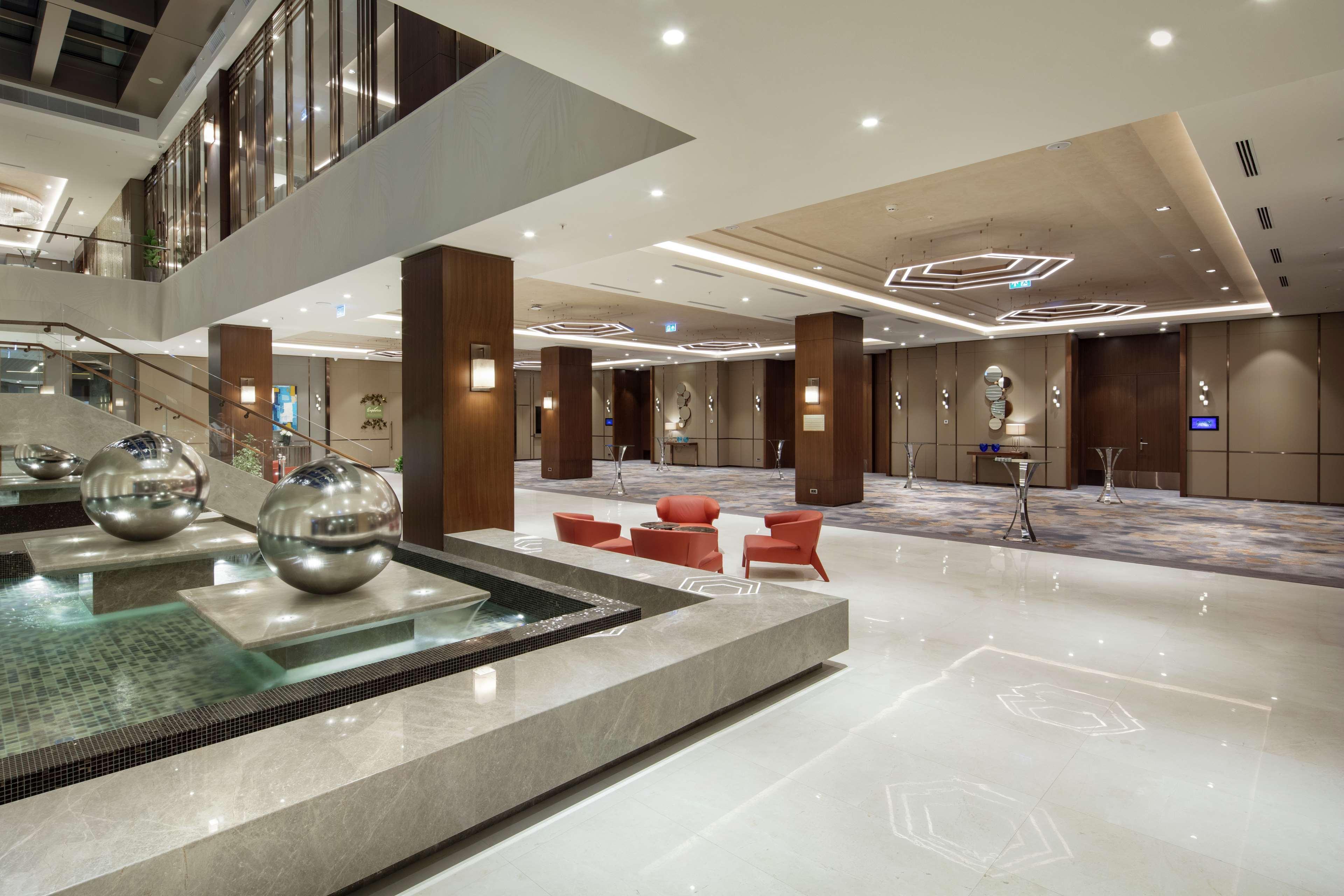 Doubletree By Hilton Skopje Hotel Bagian luar foto The lobby of the hotel