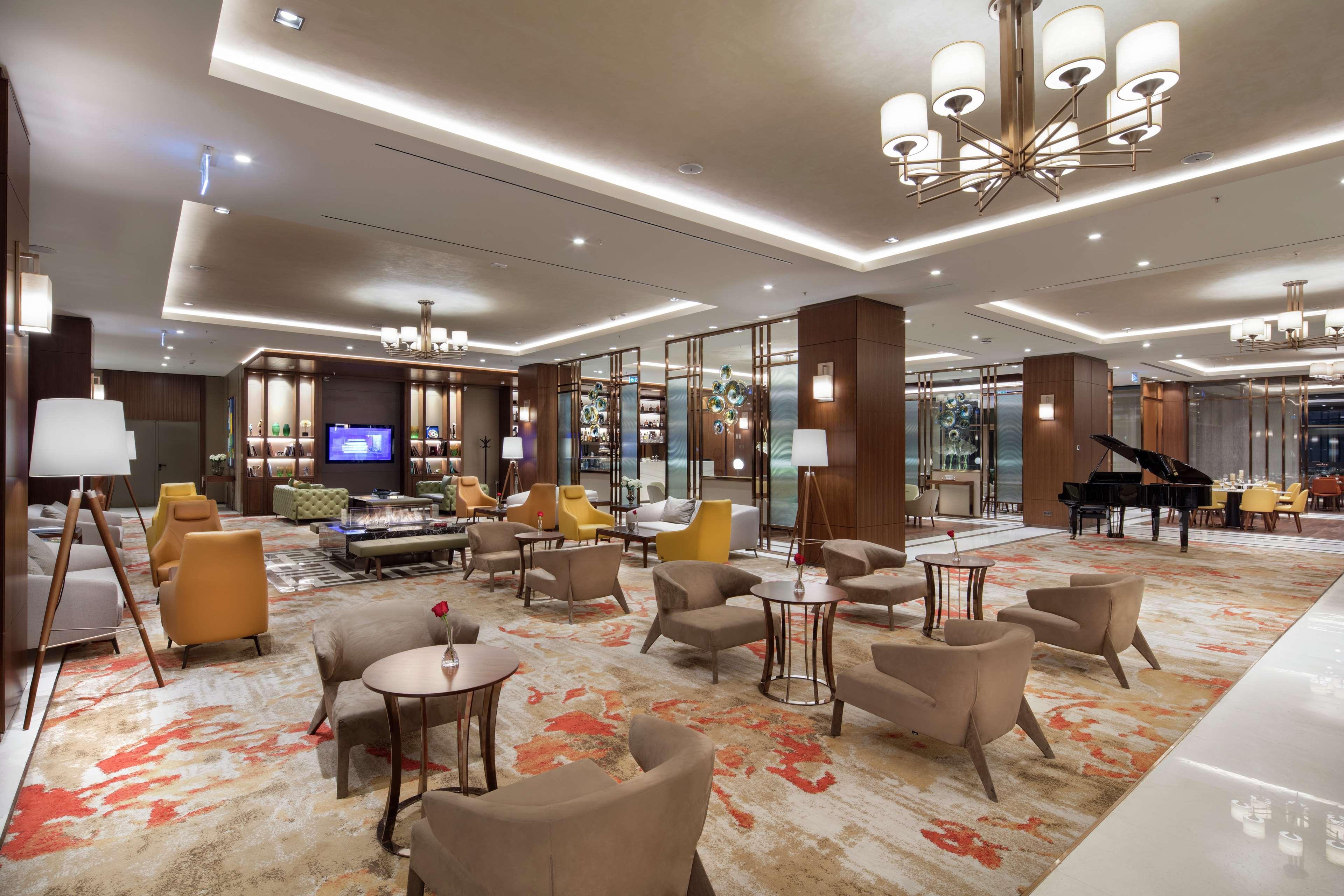 Doubletree By Hilton Skopje Hotel Bagian luar foto The lobby of the hotel