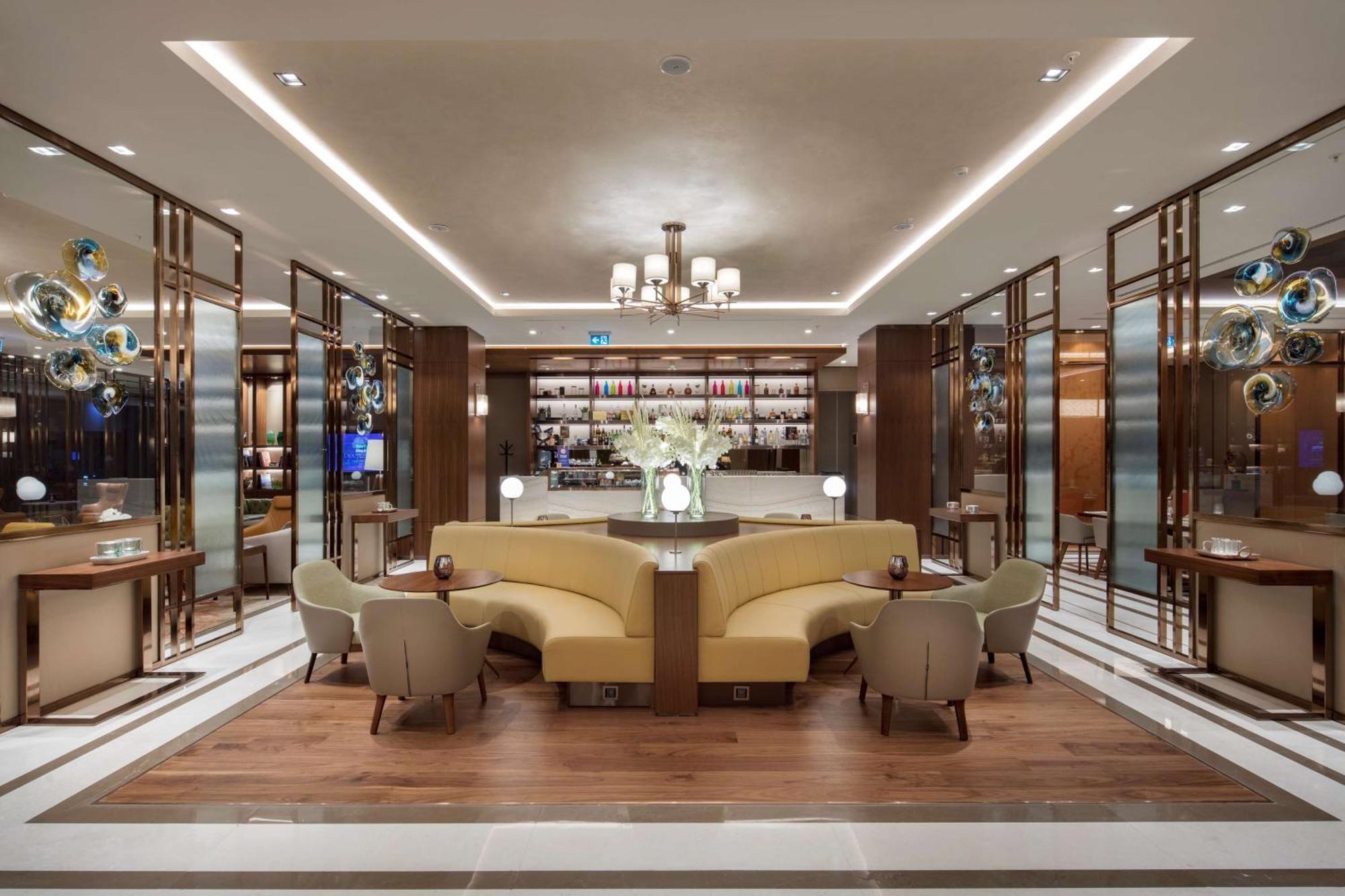 Doubletree By Hilton Skopje Hotel Bagian luar foto The lounge at Changi Airport