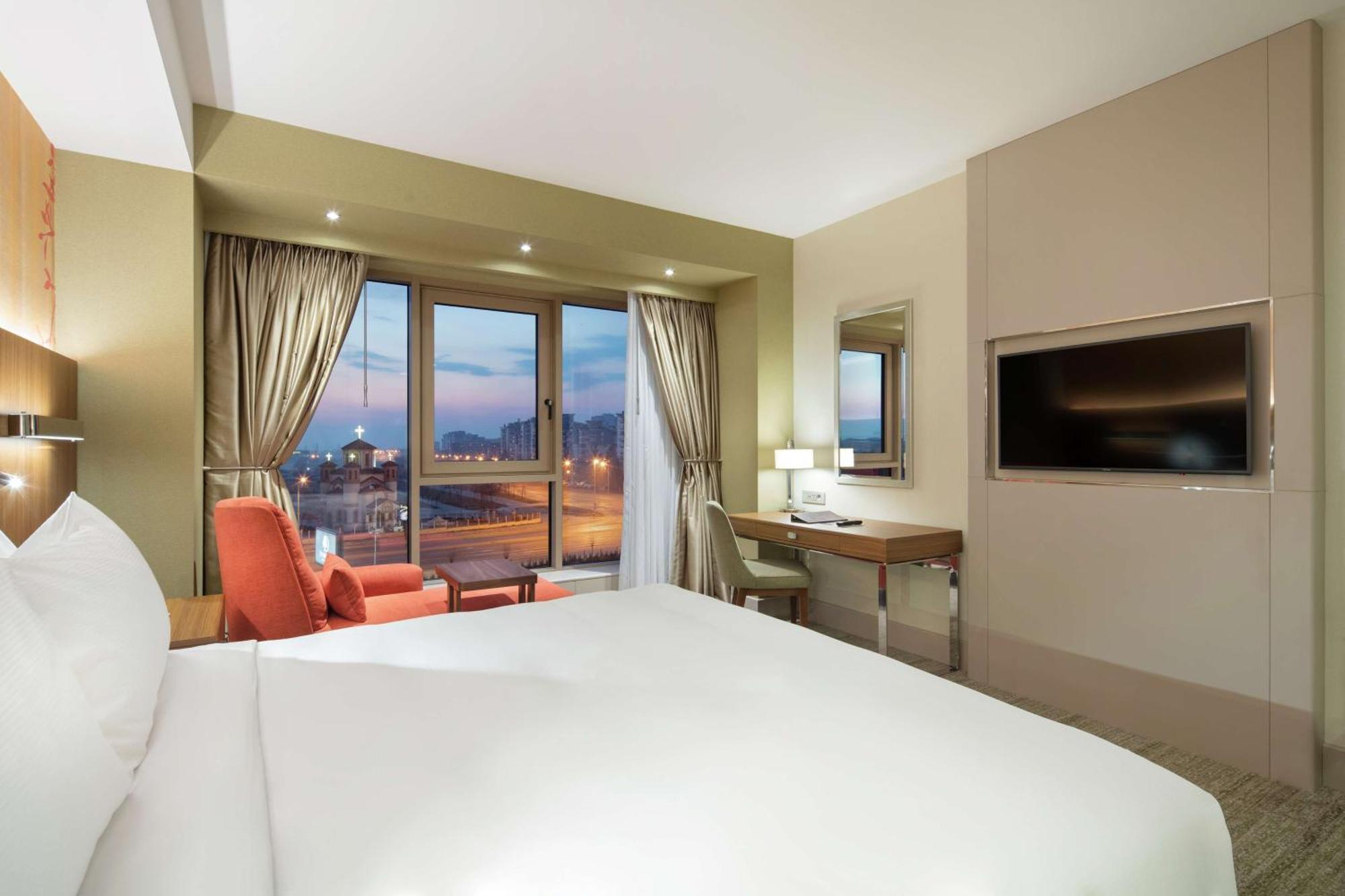 Doubletree By Hilton Skopje Hotel Bagian luar foto