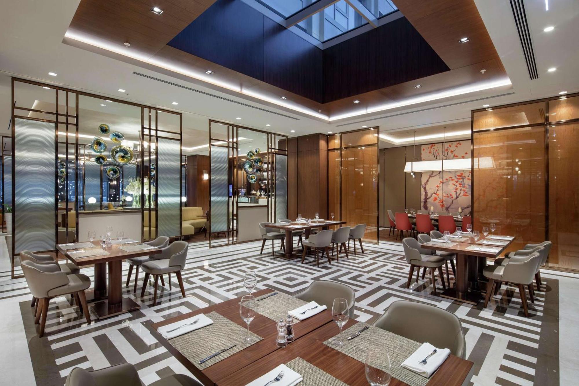Doubletree By Hilton Skopje Hotel Bagian luar foto The restaurant