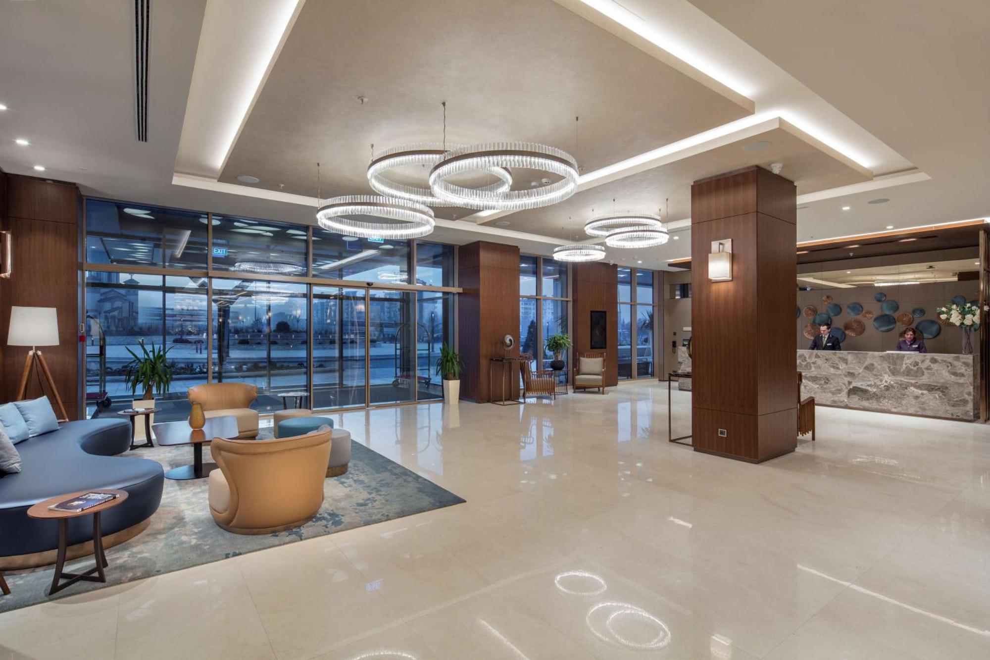 Doubletree By Hilton Skopje Hotel Bagian luar foto Lobby