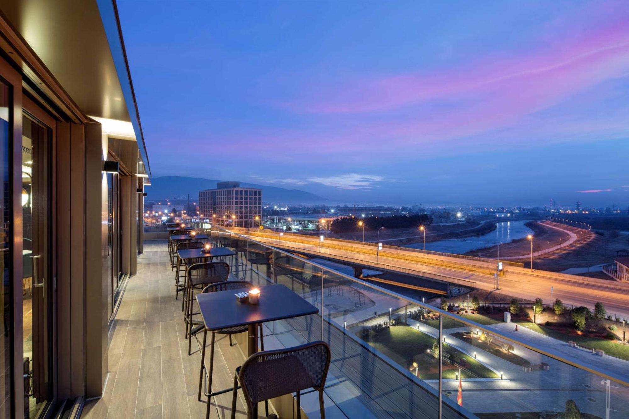 Doubletree By Hilton Skopje Hotel Bagian luar foto View from the hotel